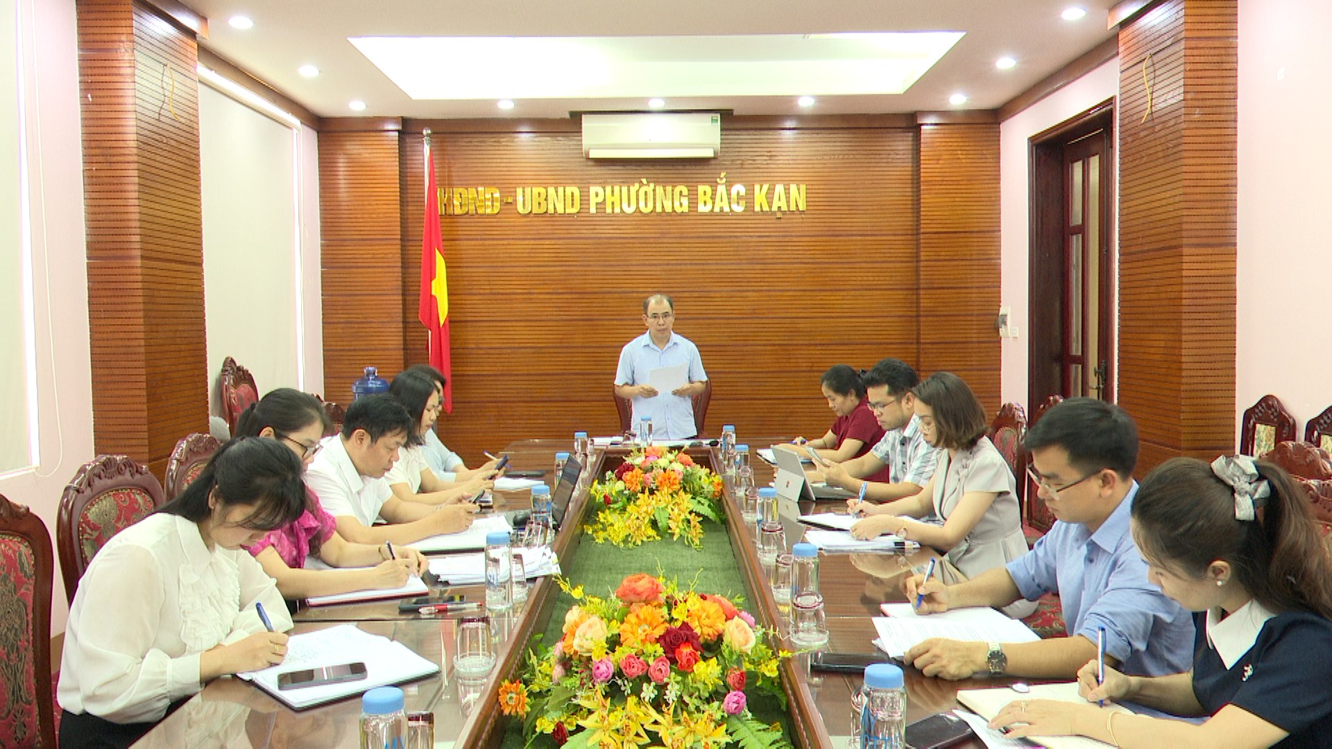 Ban Kinh tế - Ngân sách HĐND phường lầm việc với Phòng Kinh tế - Hạ tầng &amp; Đô thị và Phòng Văn hóa - Xã hội
